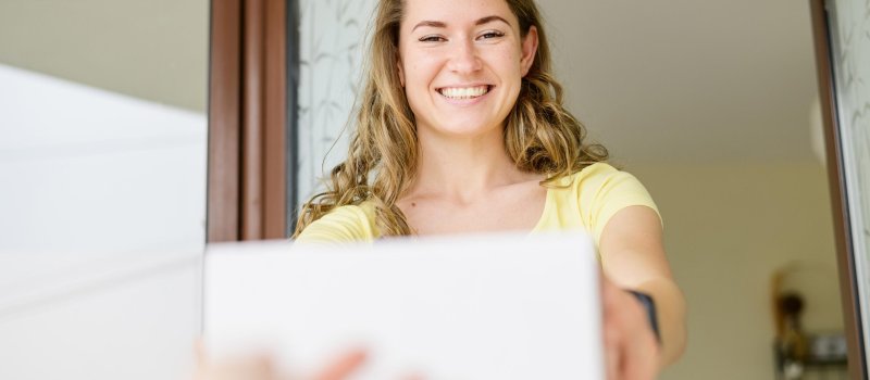 portrait-woman-happy-received-products-ordered