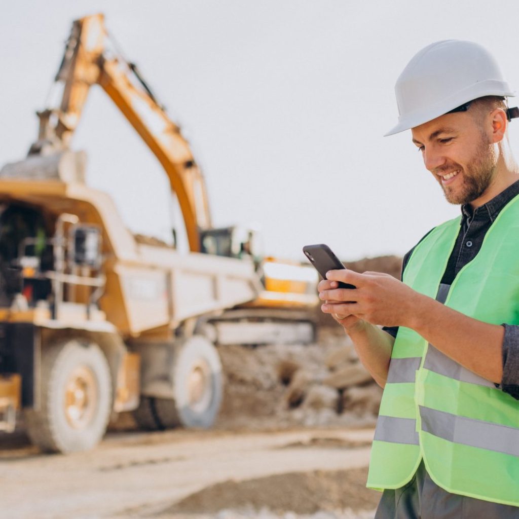 WhatsApp on the construction site: speed that comes at a cost?